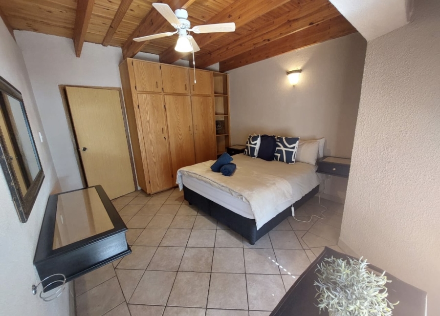 To Let 4 Bedroom Property for Rent in Flamwood North West
